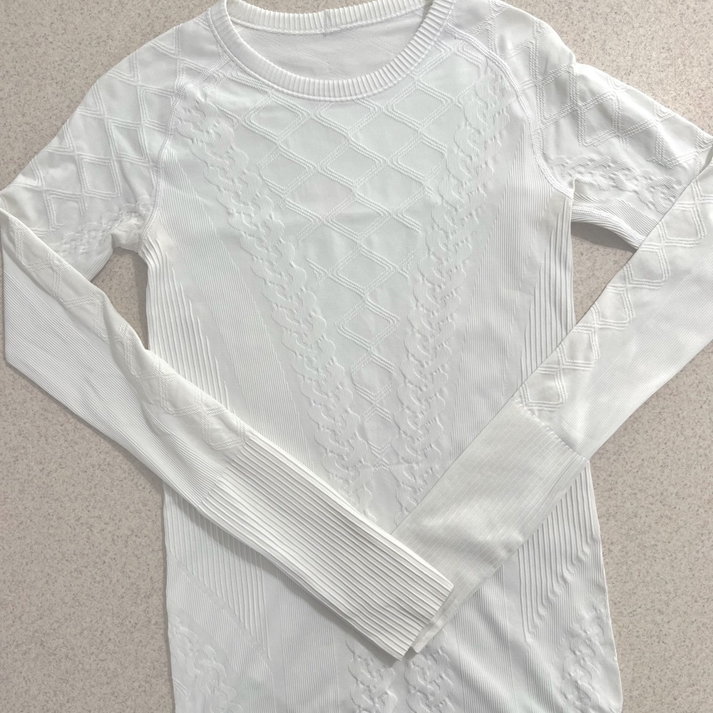 Lululemon cable knit in good / excellent condition
